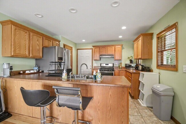 Building Photo - 1736 Parker Dr