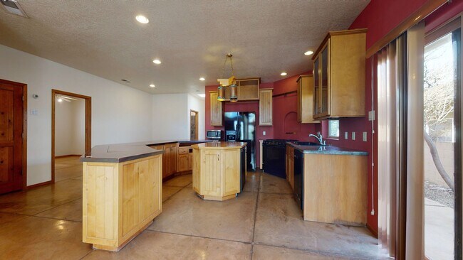Building Photo - 6411 Consuelo Point St NE
