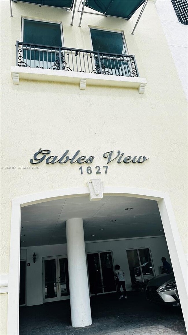 Building Photo - 1627 SW 37th Ave