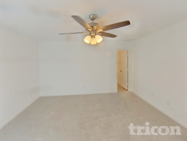 Building Photo - 811 Ponderosa Ln