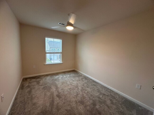 Building Photo - 3BR 2.5BA Townhome in High Point