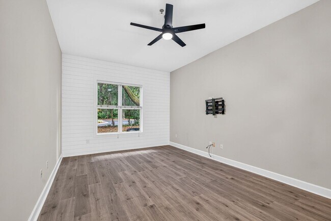 Building Photo - Modern Comfort in the Heart of Johns Island