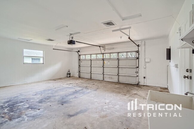 Building Photo - 513 Oakhurst St