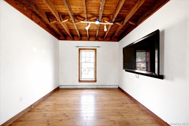 Building Photo - 175 Goldens Bridge Rd