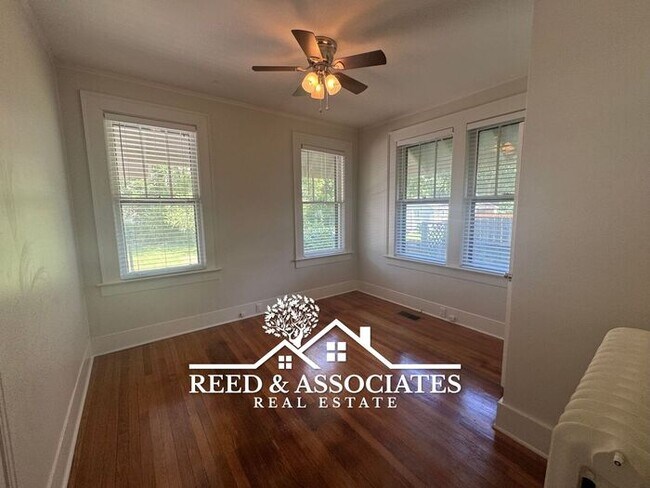 Building Photo - Spacious: 3 Bedroom in East Buntyn
