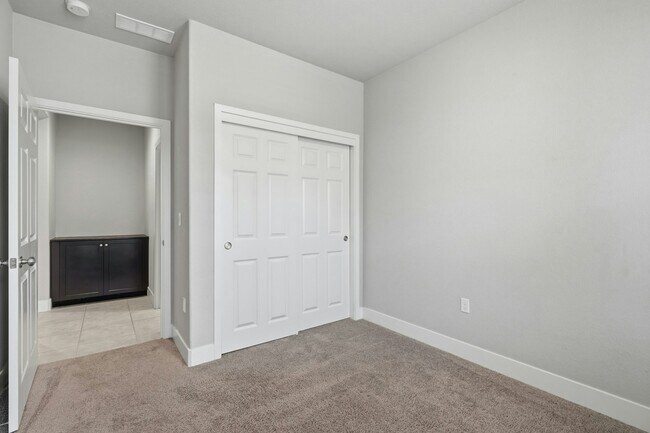 Building Photo - 75 W Pasqua Ct