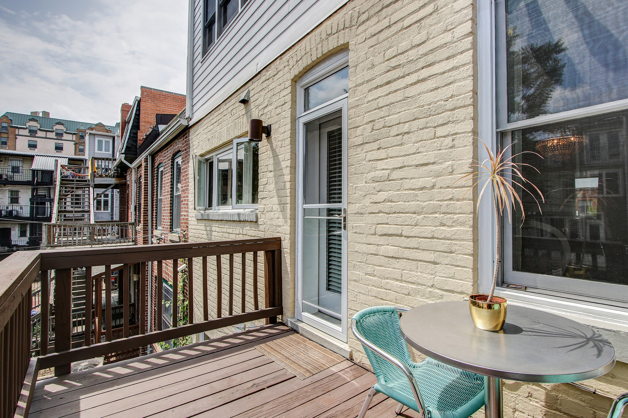 Serene Private Deck - 1362 Otis Pl NW