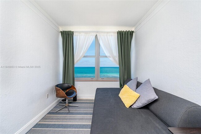 Building Photo - 2899 Collins Ave