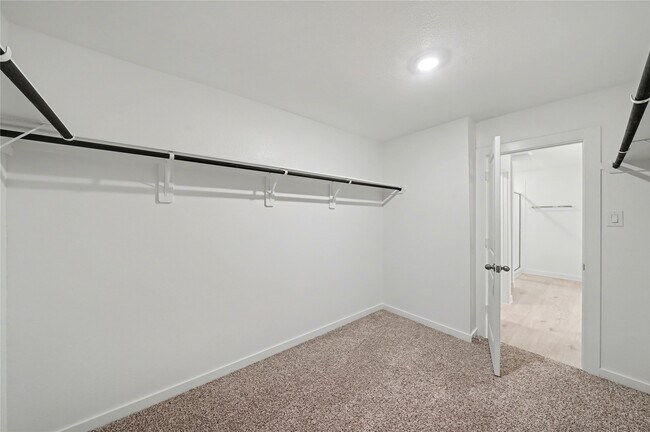 Building Photo - 3930 Langridge Dr