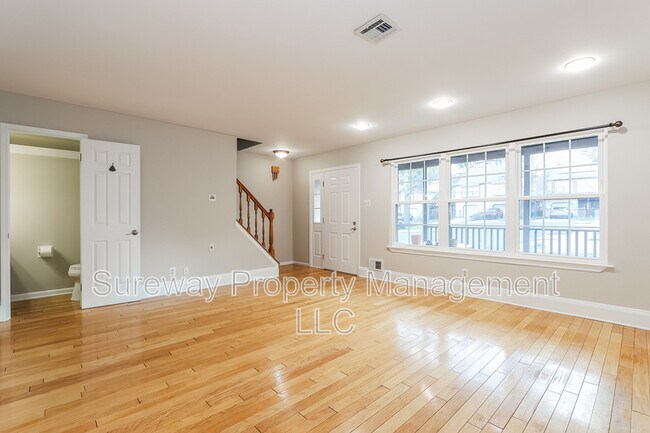 Building Photo - 5 Isa Ct