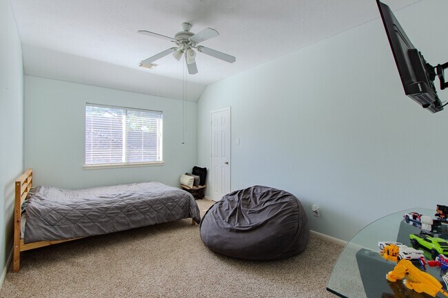 Building Photo - 20922 Clovermeadow