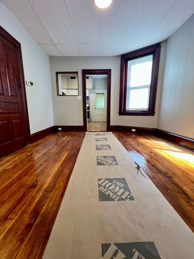 Building Photo - 502 Buttonwood St