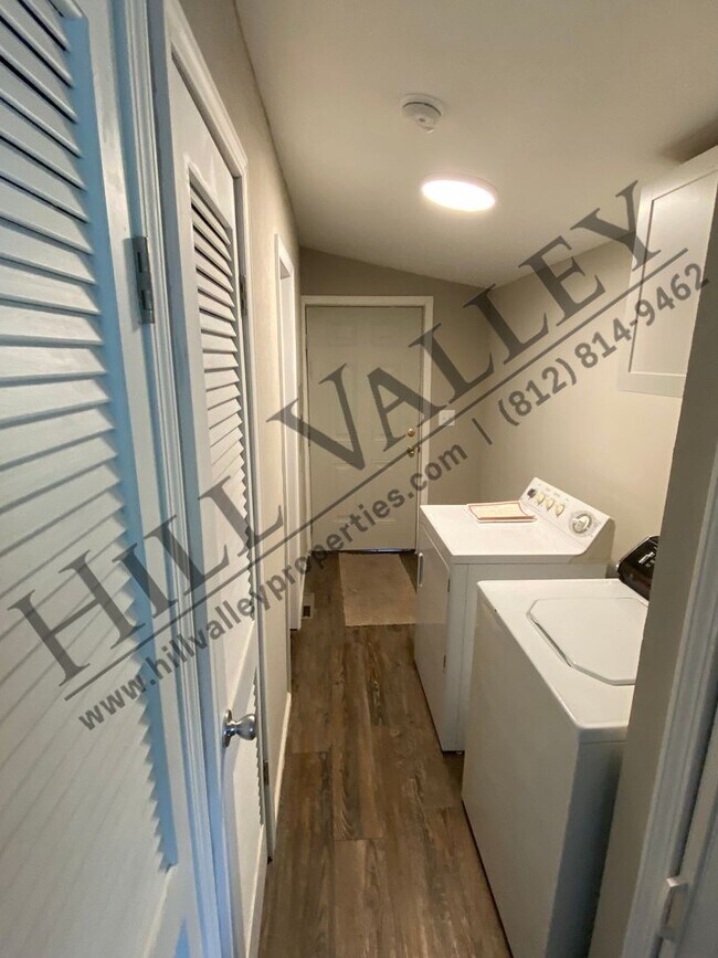 Building Photo - 3 Bedroom Home