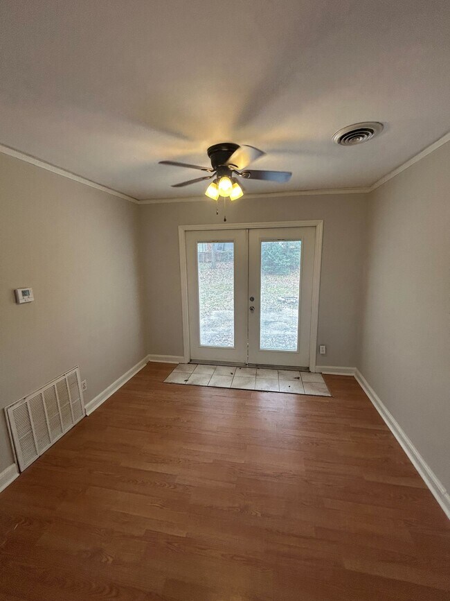 Building Photo - 3575 N Wareingwood Dr