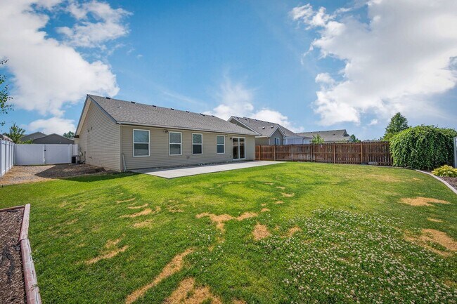 Building Photo - 3 bed 2 bath Rancher, Landings Community, CDA