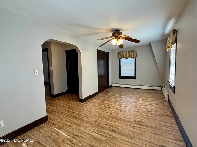 Building Photo - 304 Lareine Ave