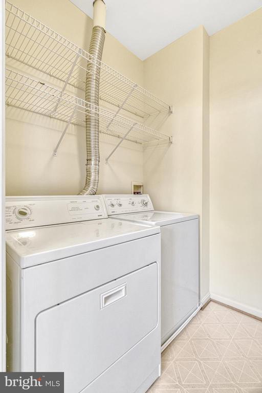 Building Photo - 13051 Park Crescent Cir