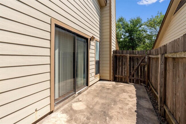 Building Photo - 12900 Hymeadow Dr