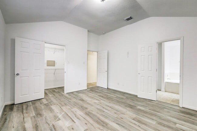 Building Photo - 25407 Clover Ranch Dr