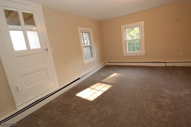 Building Photo - 28 White Meadow Ave