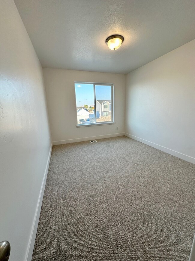 Building Photo - HC542