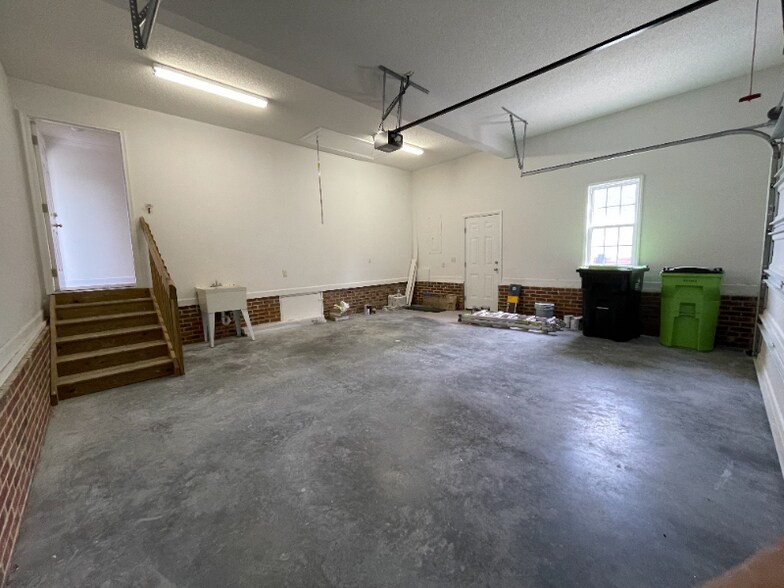Building Photo - 1325 Sweetclover Dr