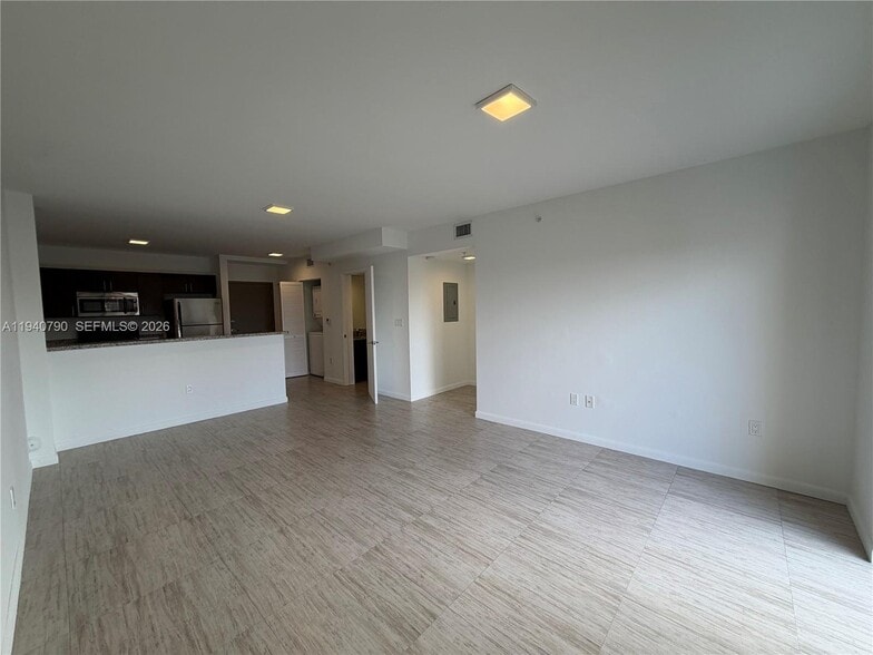 Building Photo - 1801 SW 32nd Ave