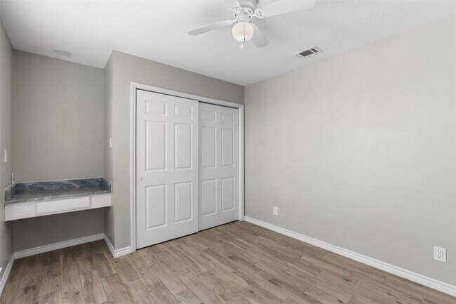 Building Photo - 2302 Windrift Way