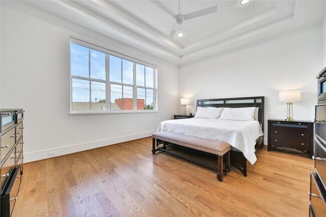 Building Photo - 806 Detering St