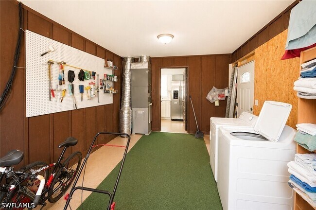 Building Photo - 655 Pointview Rd