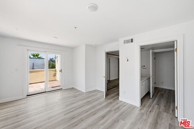 Building Photo - 2311 Schader Dr