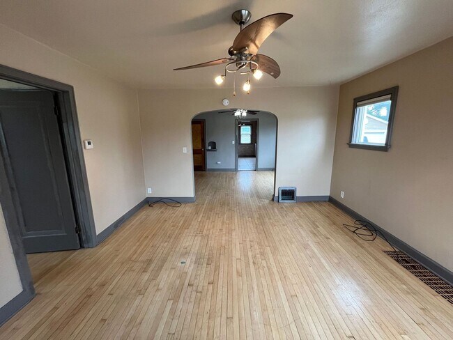 Building Photo - 803 Grand Ave