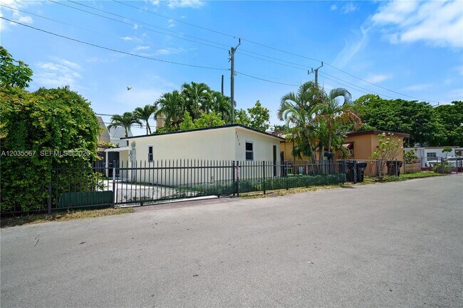 Building Photo - 2270 NE 135th Terrace