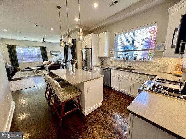 Building Photo - 1246 S Hancock St