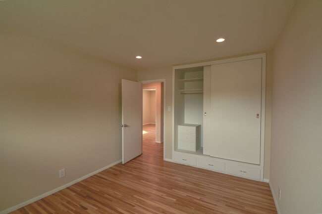 Building Photo - 9501 Arvilla Ave NE