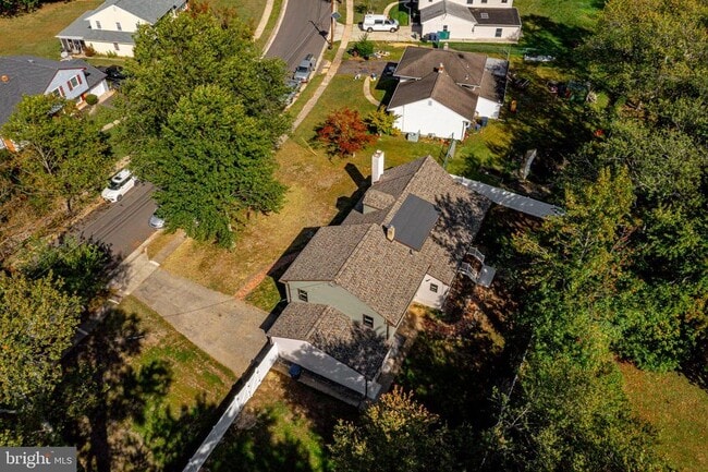 Building Photo - 316 Farmdale Rd