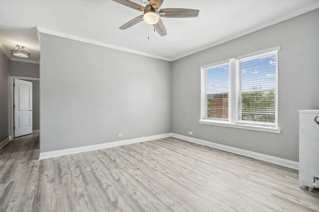 Building Photo - 5135 S Kenwood Ave