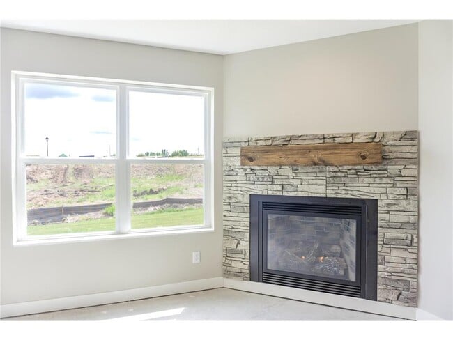 Building Photo - 717 Winterberry Ln