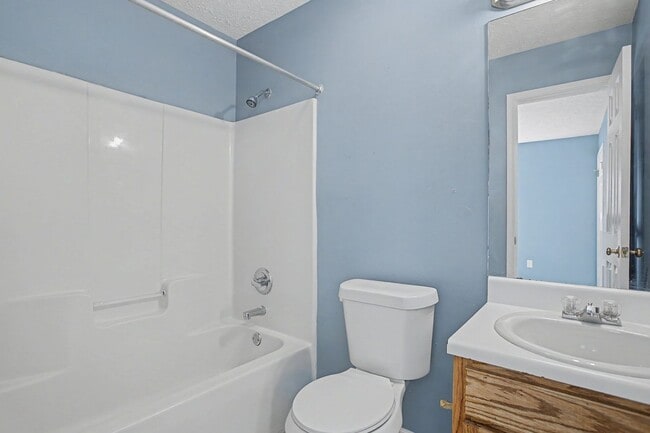 Building Photo - Now Available! 3 Bed 3 Bath Duplex