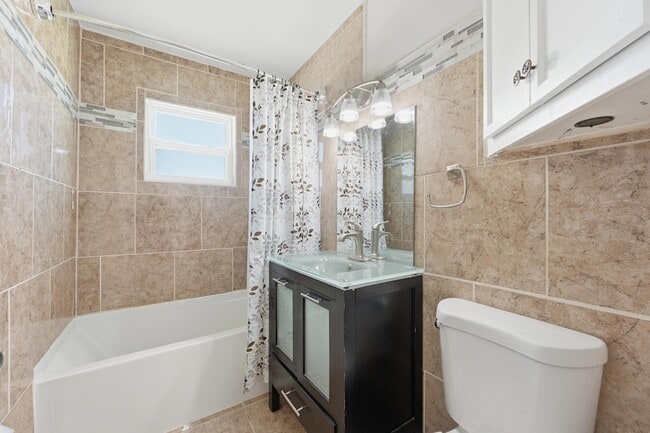 Building Photo - 1400 Binney Dr