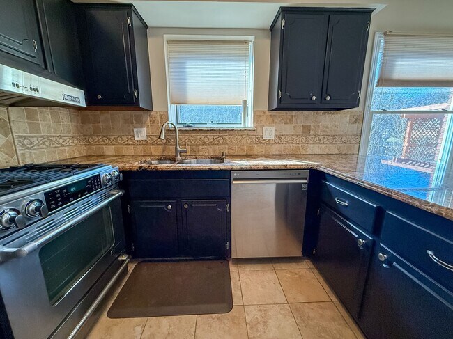 Building Photo - 2710 Pendleton Dr