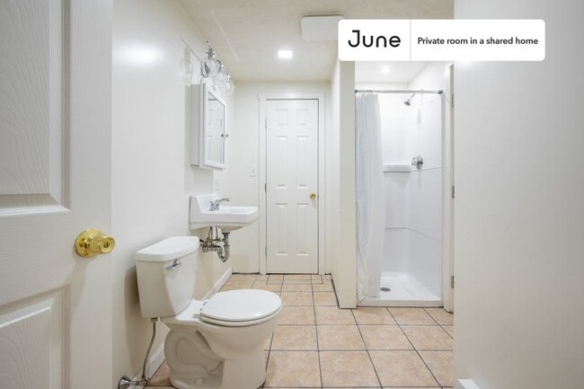 Building Photo - Room in Shared 5 bed/2 bath home