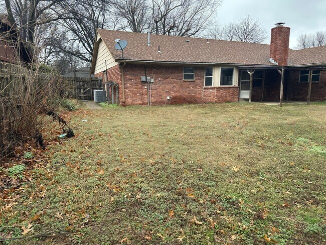 Building Photo - 6722 E 75th St S