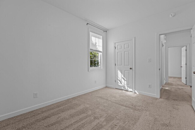 Building Photo - Gorgeous 3 Bedroom Home in Downtown Raleig...