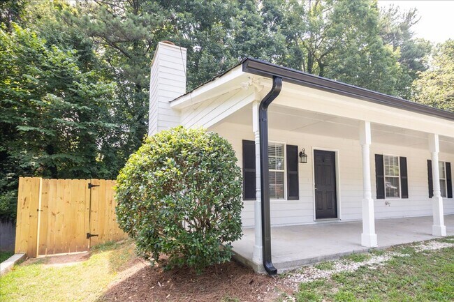 Building Photo - Newly Renovated 3bd/2ba Duplex Unit in Con...