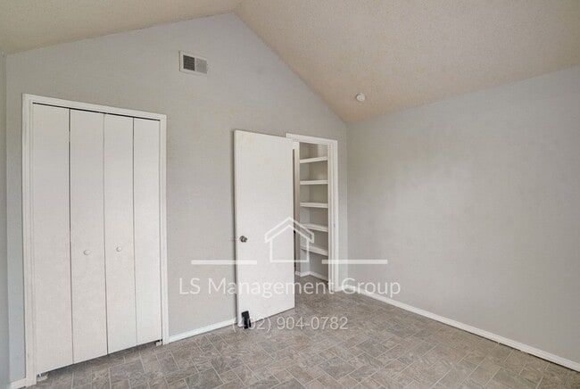 Building Photo - 7517 Oak Chase