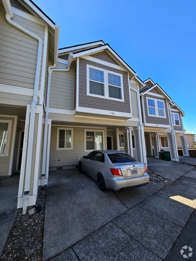 Building Photo - Charming 2-Bedroom Retreat in Prime Hillsb...