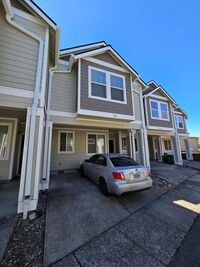 Building Photo - Charming 2-Bedroom Retreat in Prime Hillsb...