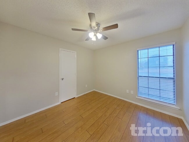 Building Photo - 417 Bryan Dr