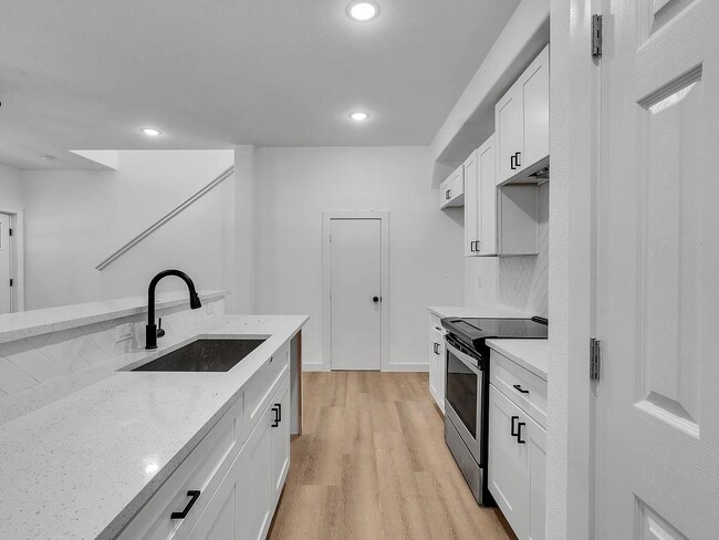 Building Photo - 8411 Mahalia Dr